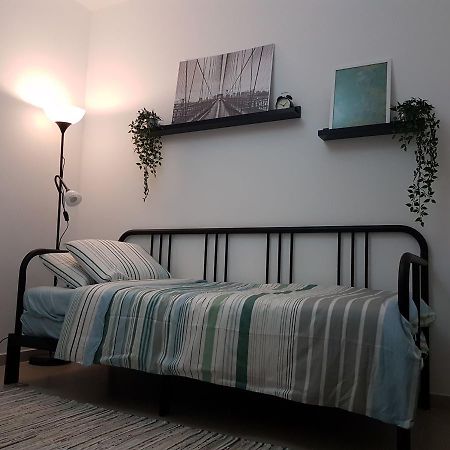Private Bed/Bathroom In Netanya Bagian luar foto