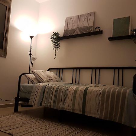 Private Bed/Bathroom In Netanya Bagian luar foto