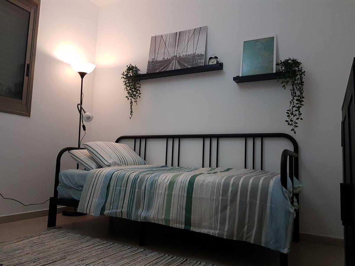 Private Bed/Bathroom In Netanya Bagian luar foto