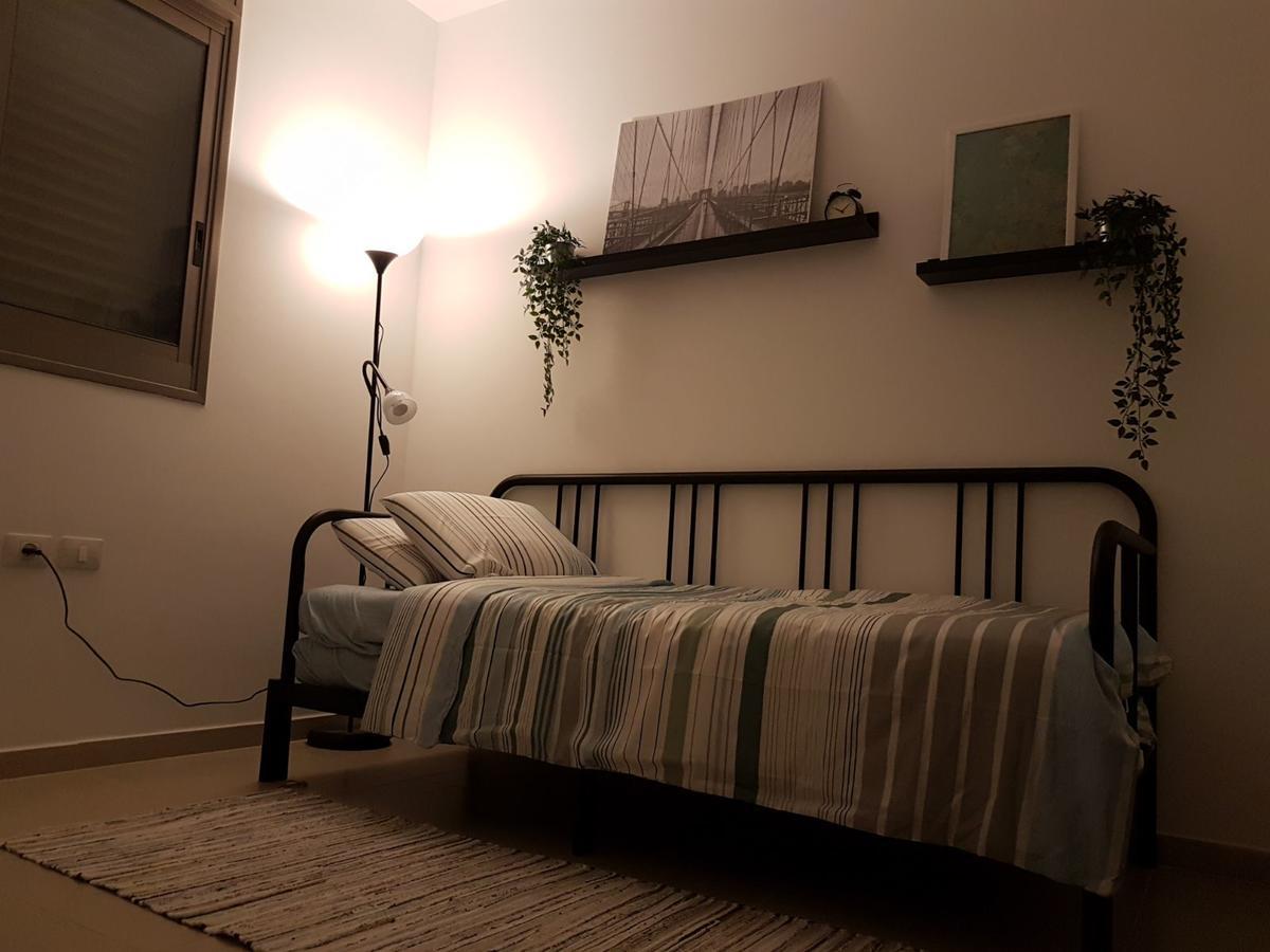 Private Bed/Bathroom In Netanya Bagian luar foto