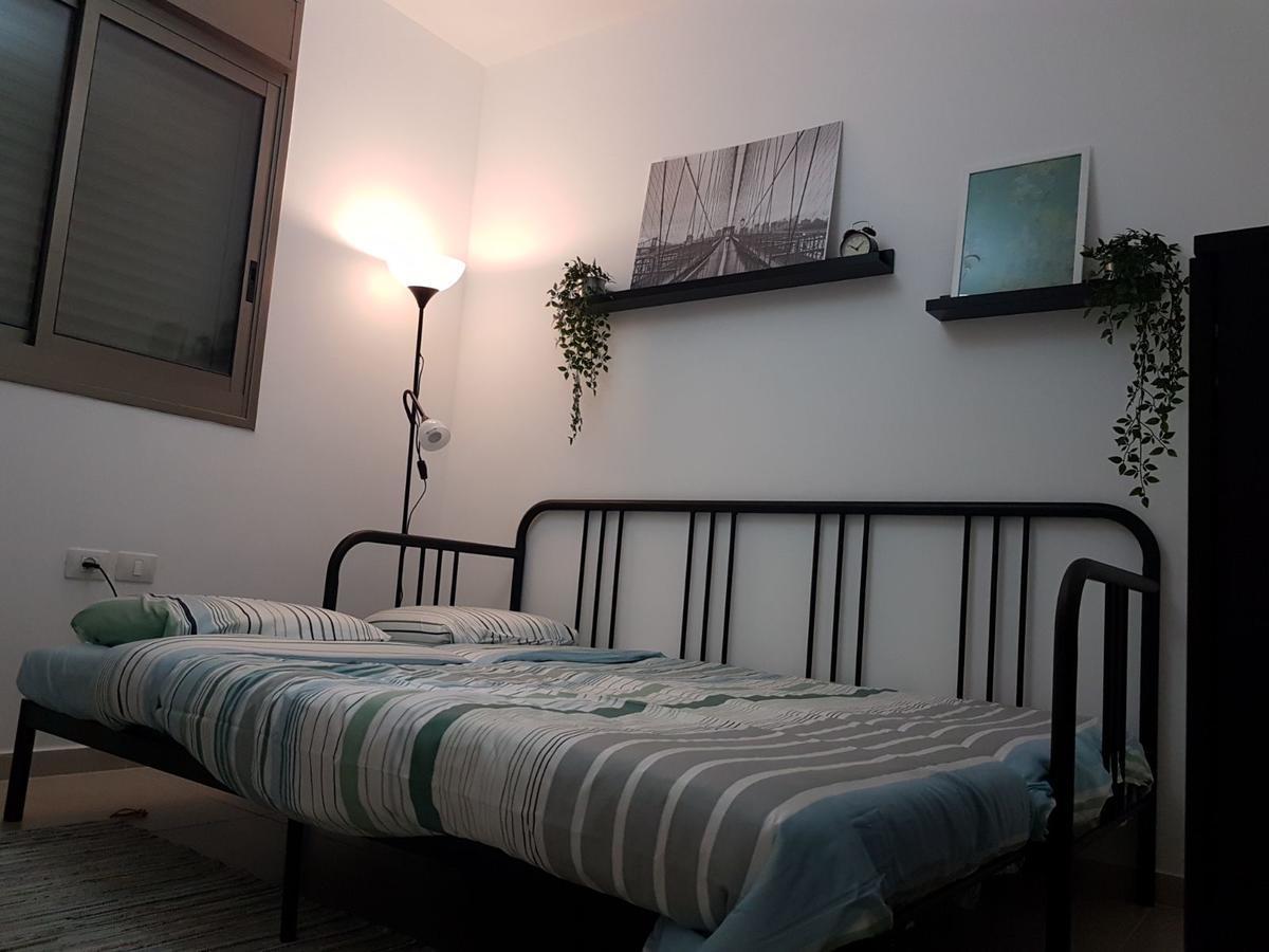 Private Bed/Bathroom In Netanya Bagian luar foto