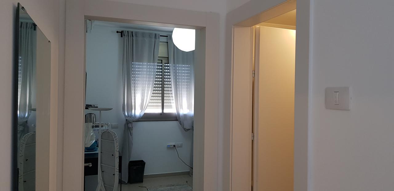 Private Bed/Bathroom In Netanya Bagian luar foto