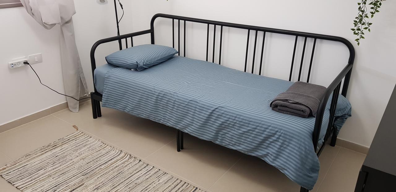 Private Bed/Bathroom In Netanya Bagian luar foto